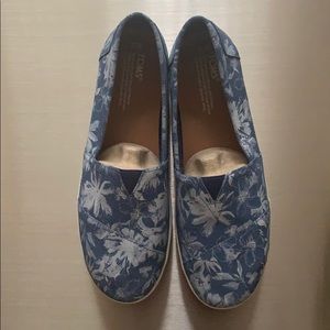 TOMS AVALON BLUE FLORAL SUEDE SLIP ON SNEAKER